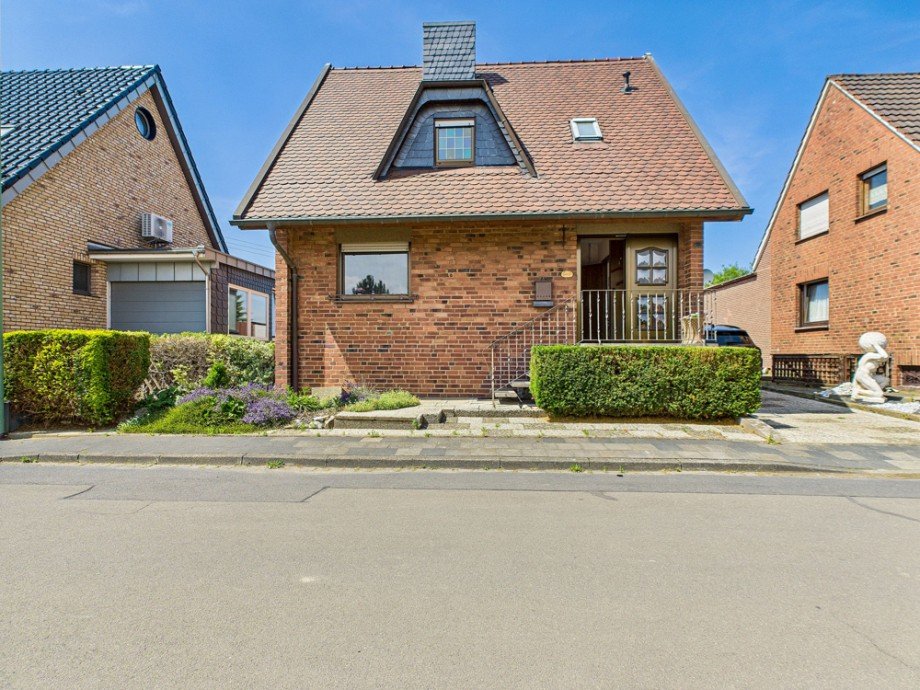 Front Einfamilienhaus Z�lpich-F�ssenich