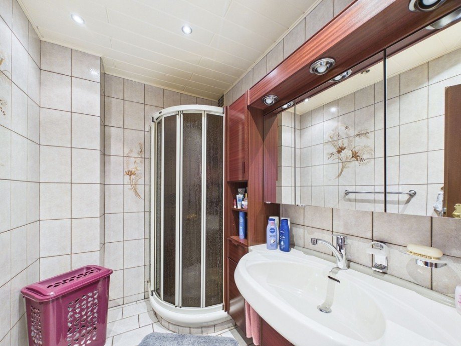Duschbad EG Doppelhaush�lfte D�ren