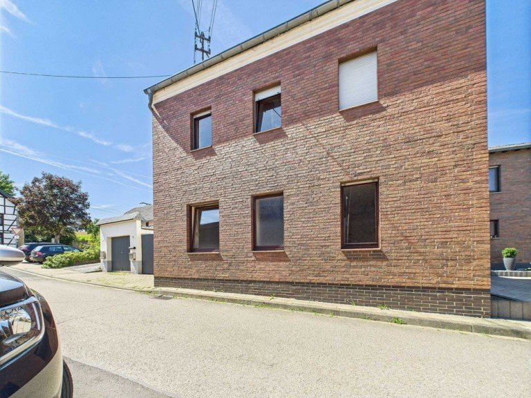 Frontansicht Nideggen / Muldenau Einfamilienhaus Nideggen-Muldenau: Gro�z�giges Wohnhaus in l�ndlicher Lage