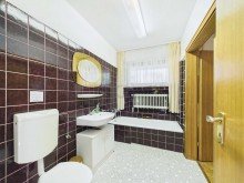 Badezimmer Gro�z�giges Wohnhaus in Traumlage oberhalb des Rurtals