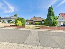 Front Gro�z�giger Bungalow mit vielf�ltigen Nutzungsm�glichkeiten