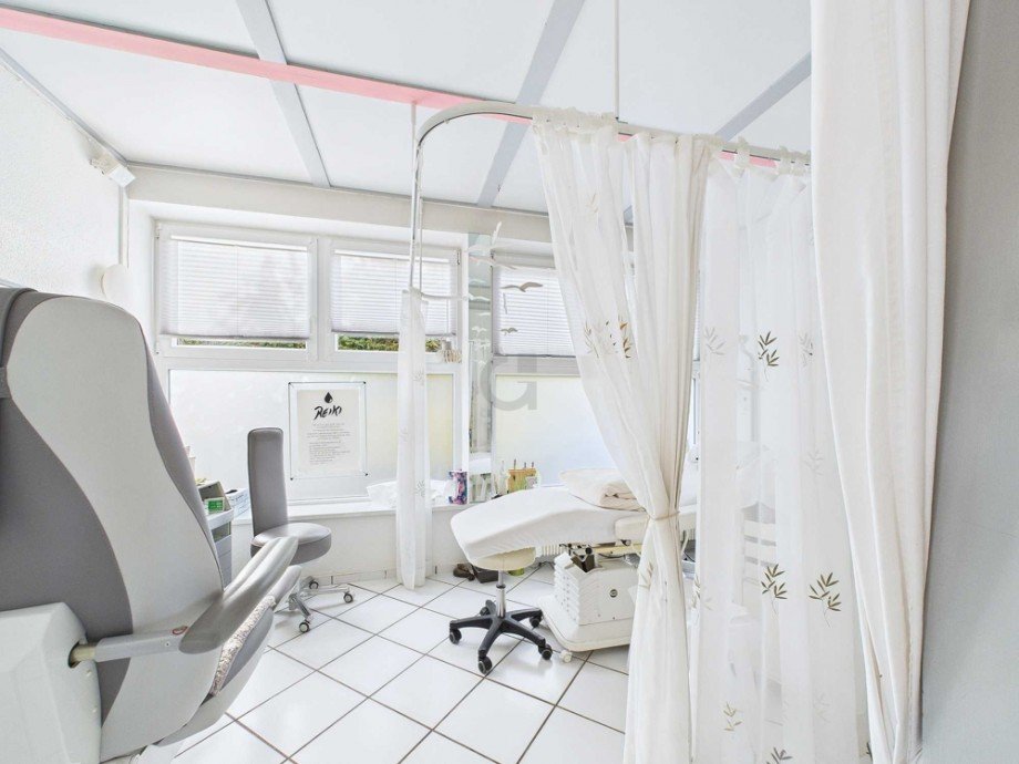 Blick in den Behandlungsraum B�rofl�che D�ren / Niederau