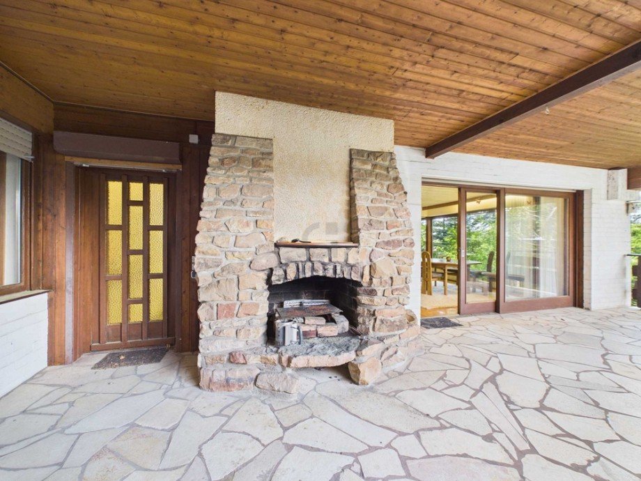 Terrasse mit Kamin Einfamilienhaus Kreuzau / Bilstein