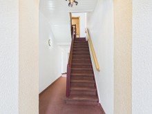 Diele EG Gepflegtes Wohnhaus mit 9 Zimmern, 3 B�dern, 2 K�chen - sofort frei