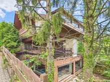 Frontansicht Gro�z�giges Wohnhaus in Traumlage oberhalb des Rurtals