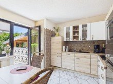 K�che EG Birkesdorf: Zweifamilienhaus, freiwerdend, 168 qm Wohnfl�che, Garten mit Teich, ruhige Sackgasse