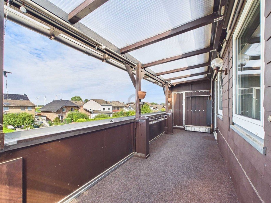 �berdachte Terrasse Dachgeschosswohnung N�rvenich / Binsfeld