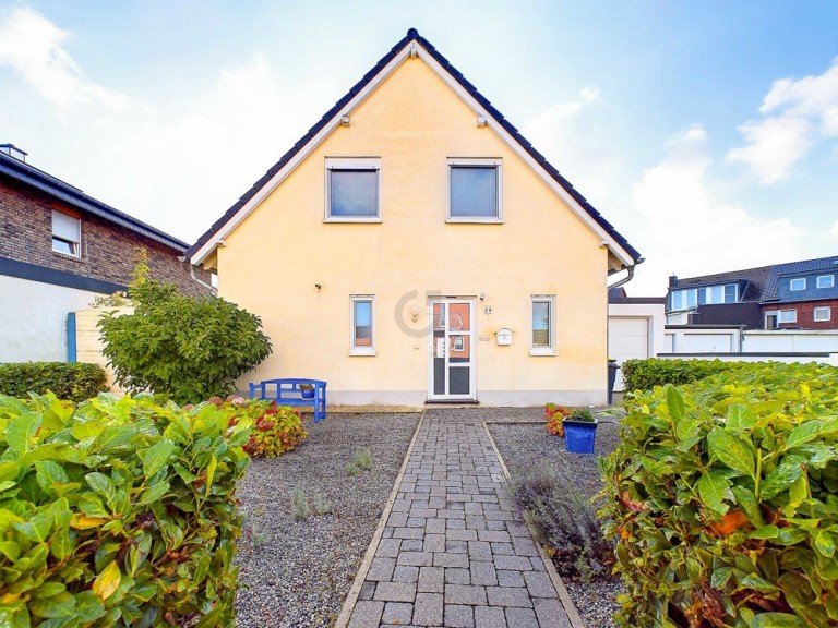 Frontansicht D�ren Einfamilienhaus Leider ist das tolle Familienheim bereits verkauft!