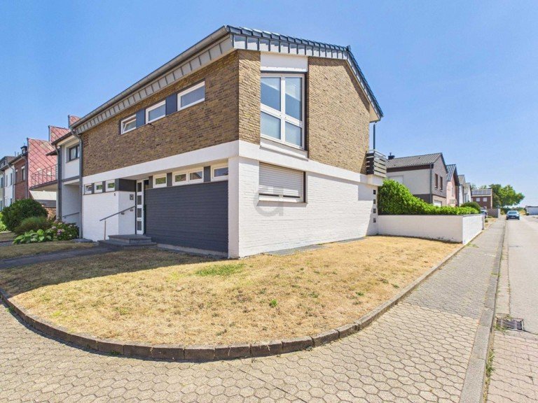Ansicht von Stra�e D�ren / Derichsweiler Doppelhaush�lfte Derichsweiler: Zeitlose Architektur und durchdachter Grundriss -sofort frei-