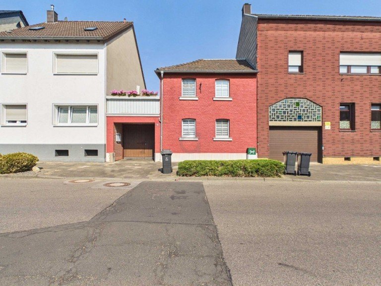 Ansicht von Stra�e D�ren / Derichsweiler Zweifamilienhaus Altbau mit vielen Anbauten und Nutzungsm�glichkeiten