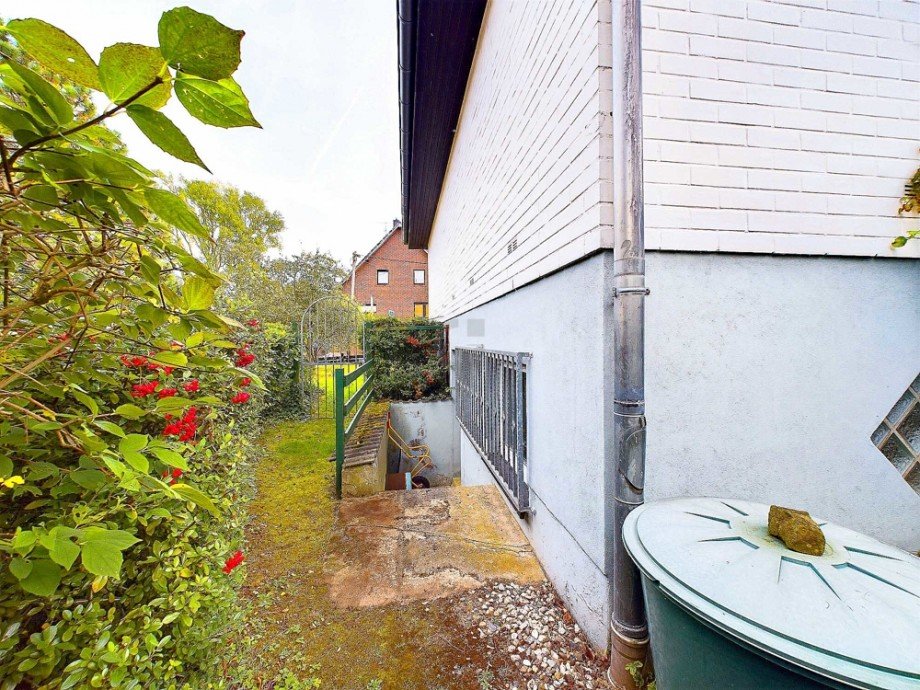 Abgang Keller Bungalow H�rtgenwald / Stra�