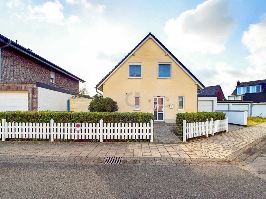 Frontansicht Einfamilienhaus D�ren
