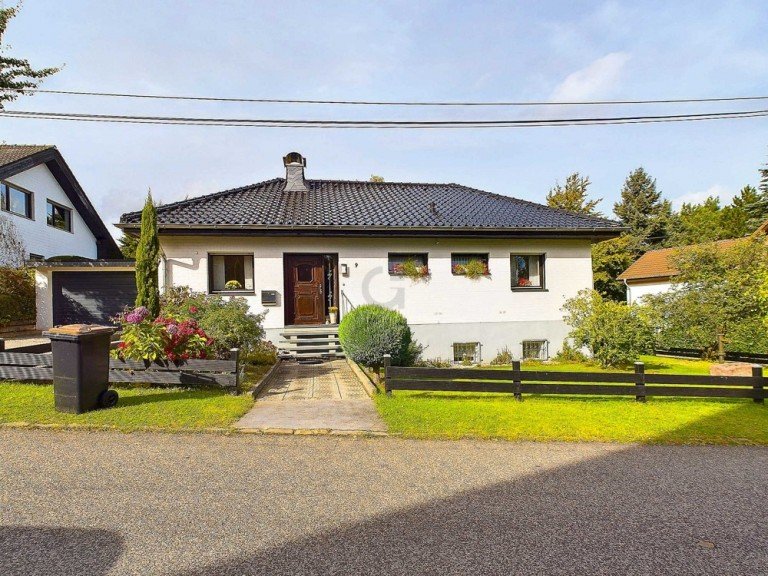 Frontansicht H�rtgenwald / Stra� Bungalow Leider bereits verkauft!