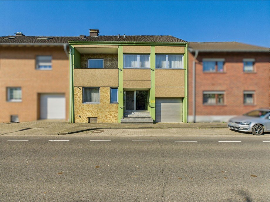 Front Reihenhaus D�ren