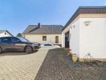 Stellplatz / Zufahrt zur Garage Leider ist dieses tolle Haus bereits verkauft!