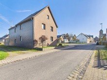 Seitenansicht Solides Generationenhaus mit zus�tzl. Baugrundst�ck