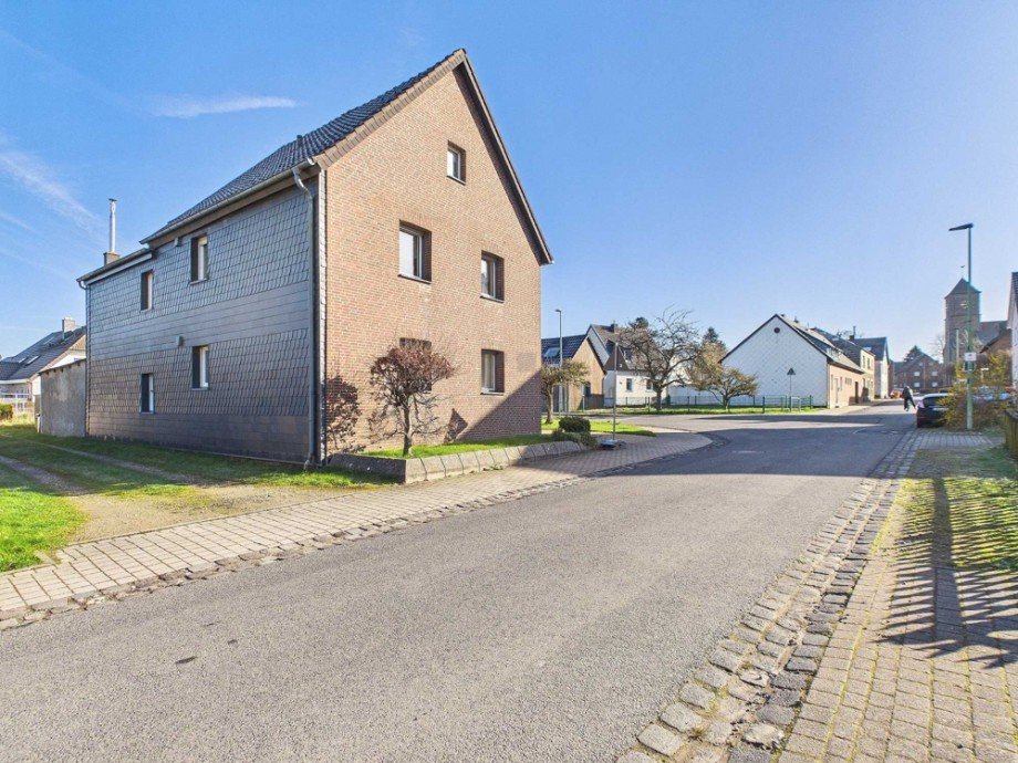 Seitenansicht Einfamilienhaus H�rtgenwald / Gro�hau