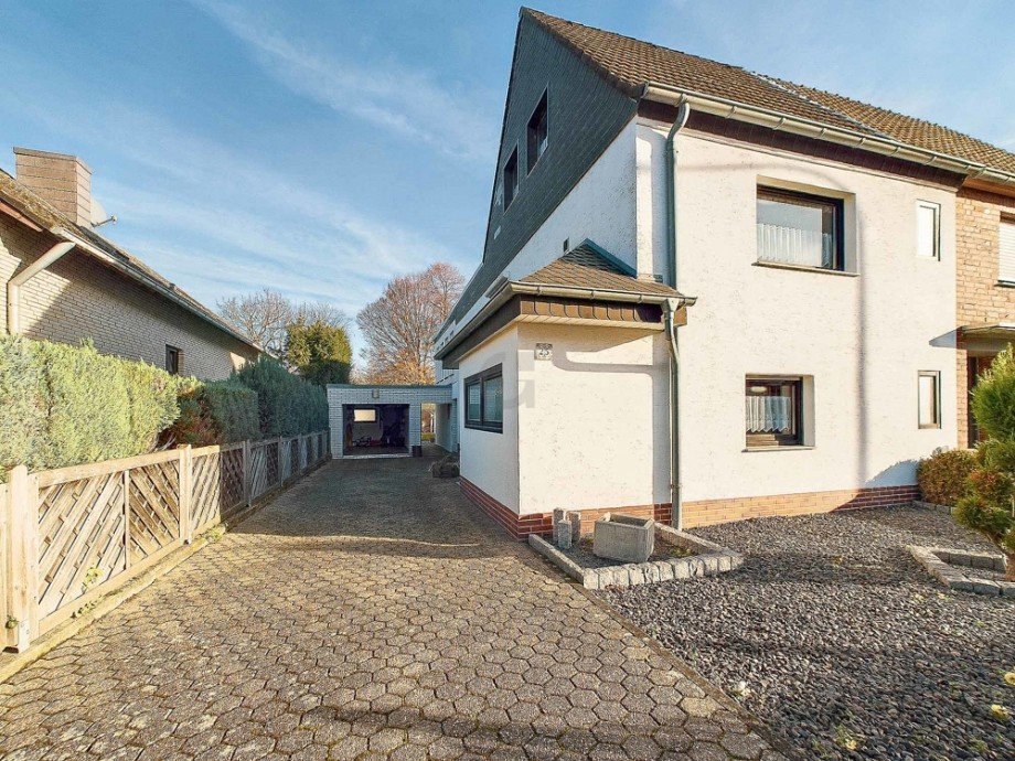 Zugang Haus Doppelhaush�lfte D�ren / Lendersdorf