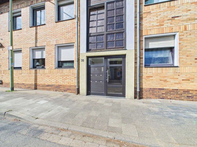 Frontansicht N�rvenich / Binsfeld Dachgeschosswohnung Solide Dachgescho�wohnung mit Terrasse in d�rflicher Lage