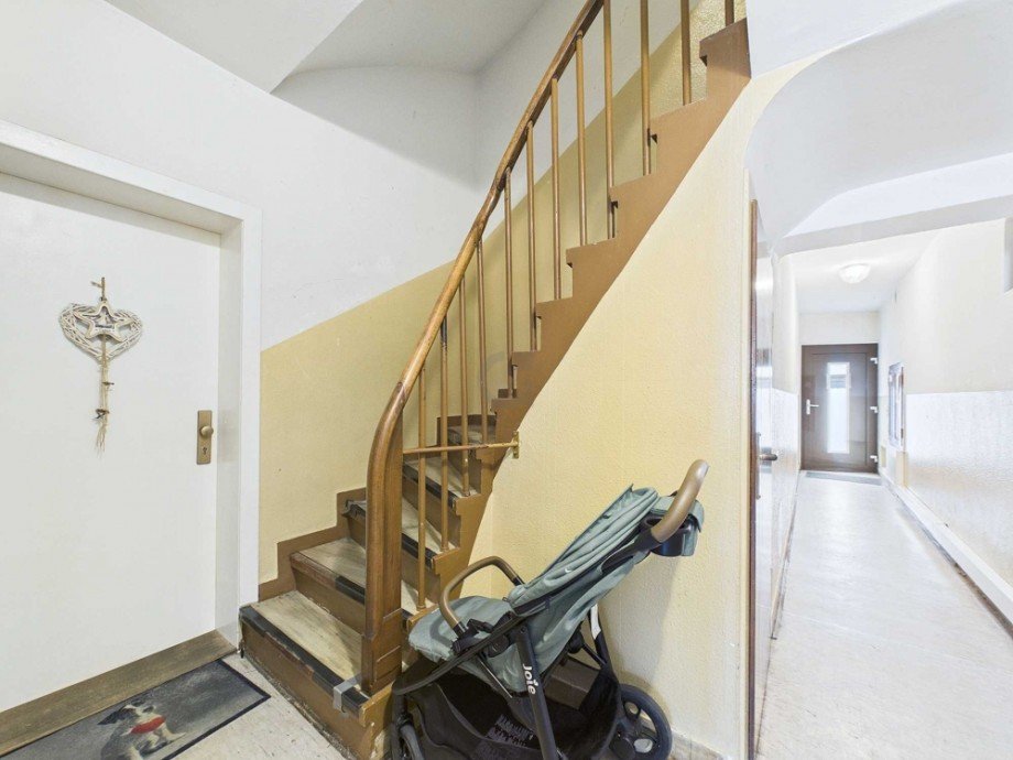 Treppenaufgang Dachgeschosswohnung D�ren