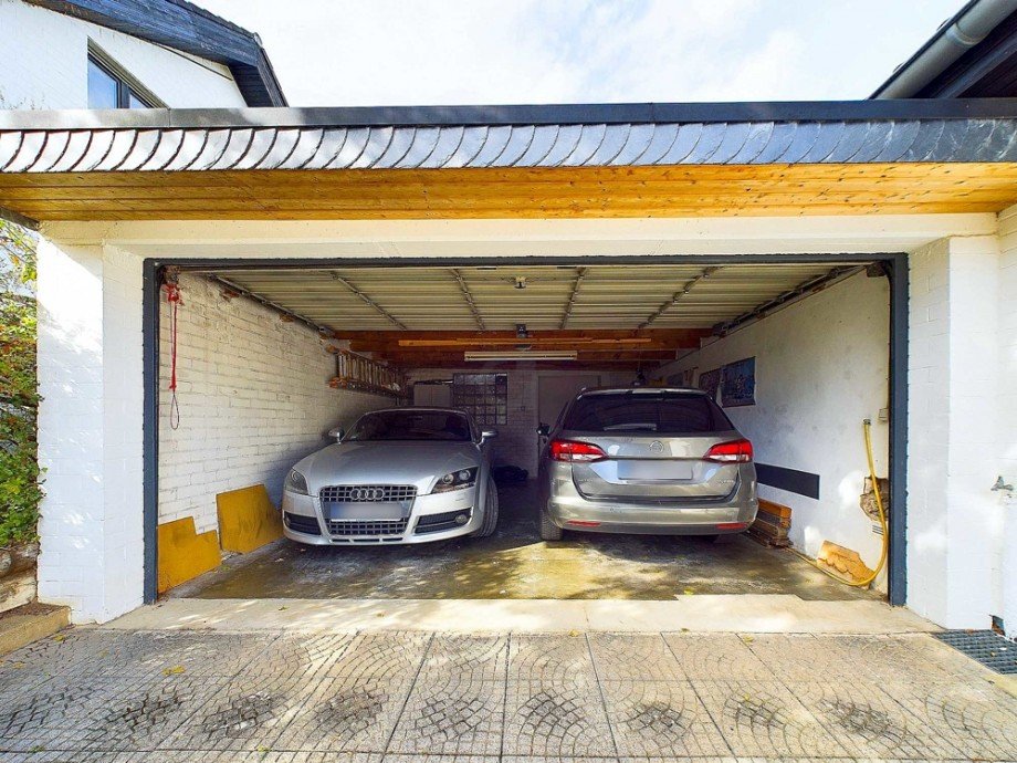 Doppelgarage mit Ausgang in Garten Bungalow H�rtgenwald / Stra�