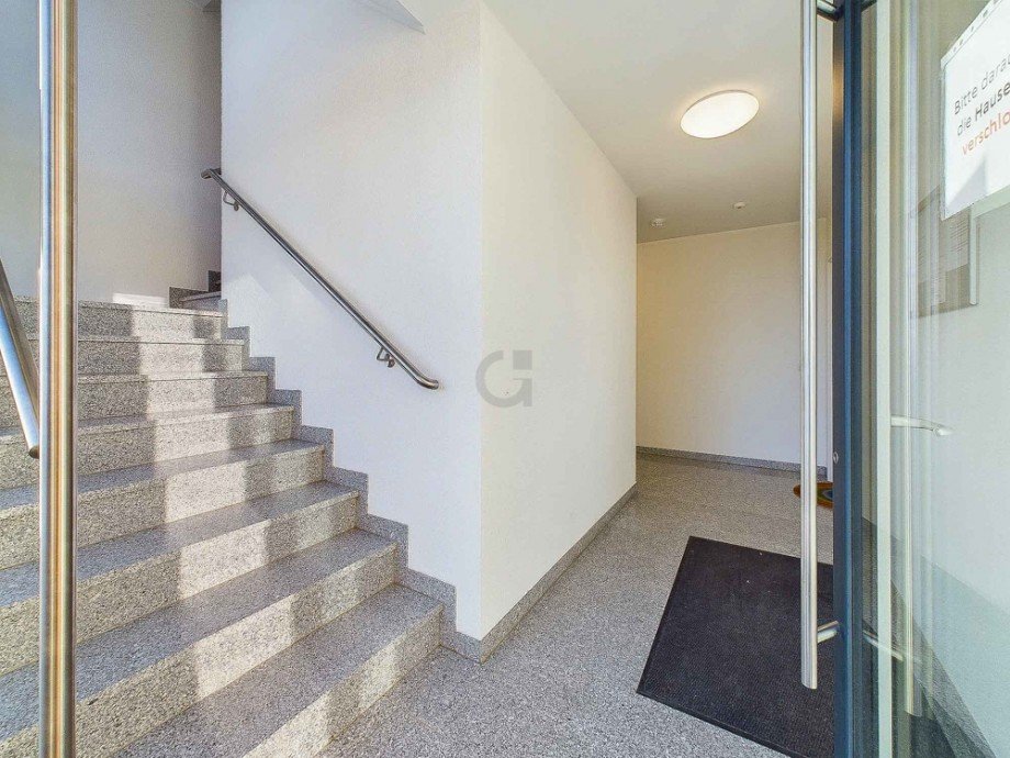 Treppenhaus/ Eingang Haus 5 Etagenwohnung D�ren