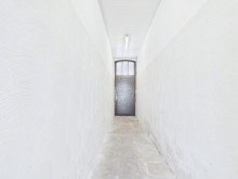 Ausgang Innenhof / Strasse Gepflegtes Wohnhaus mit 9 Zimmern, 3 B�dern, 2 K�chen - sofort frei