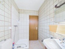 Bad DG Gepflegtes Wohnhaus mit 9 Zimmern, 3 B�dern, 2 K�chen - sofort frei