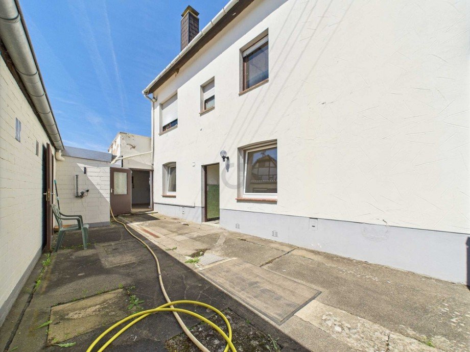 Blick Innenhof Einfamilienhaus Nideggen / Muldenau