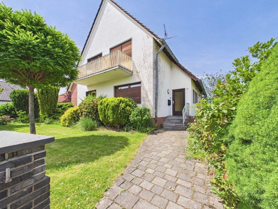 Frontansicht m. Eingang Einfamilienhaus Kreuzau / Stockheim