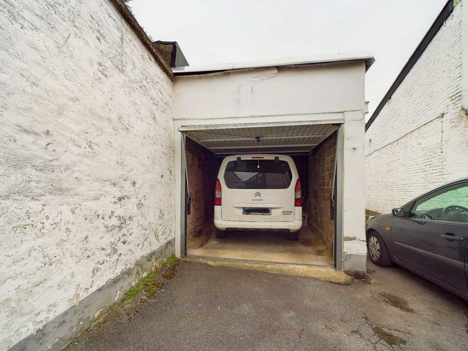 Blick in linke Garage Haus W�rselen / Broichweiden