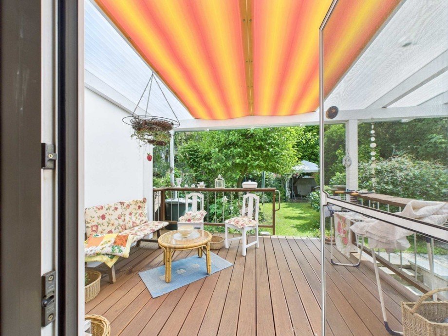 Blick auf Terrasse Doppelhaush�lfte D�ren