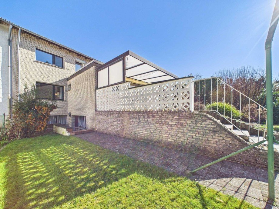 seitlicher Ansicht R�ckseite Einfamilienhaus D�ren / G�rzenich