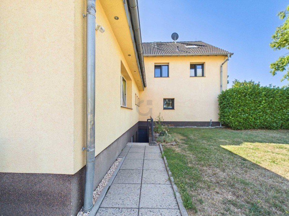 R�ckansicht Haus und ELW - Abgang Keller Einfamilienhaus D�ren / Lendersdorf