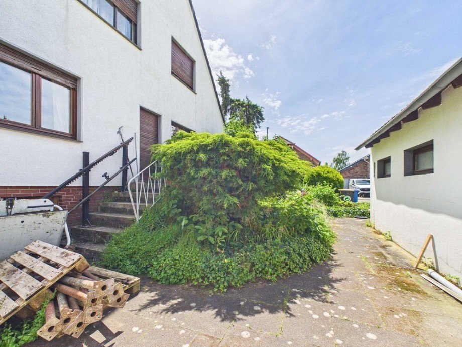 Hinterhof m. Kellerabgang Einfamilienhaus Kreuzau / Stockheim