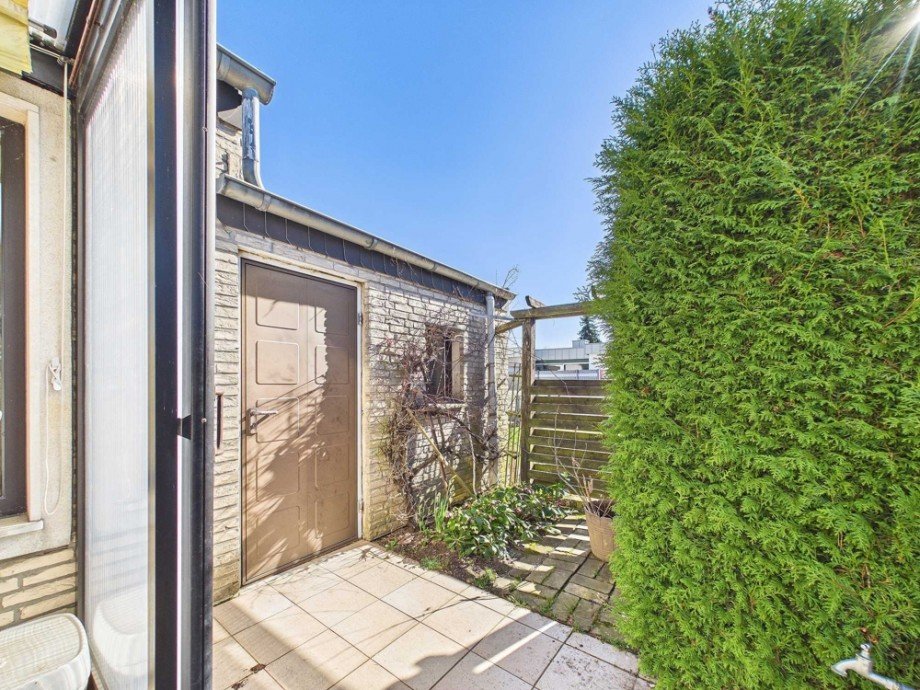 r�ckwertige Zugang zur Garage Einfamilienhaus D�ren / G�rzenich