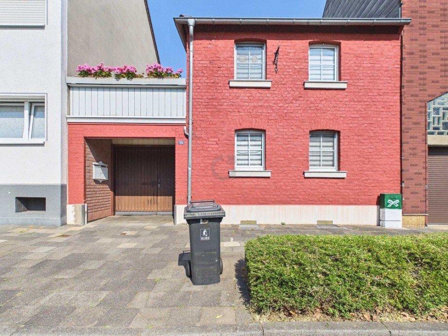 Frontansicht Zweifamilienhaus D�ren / Derichsweiler