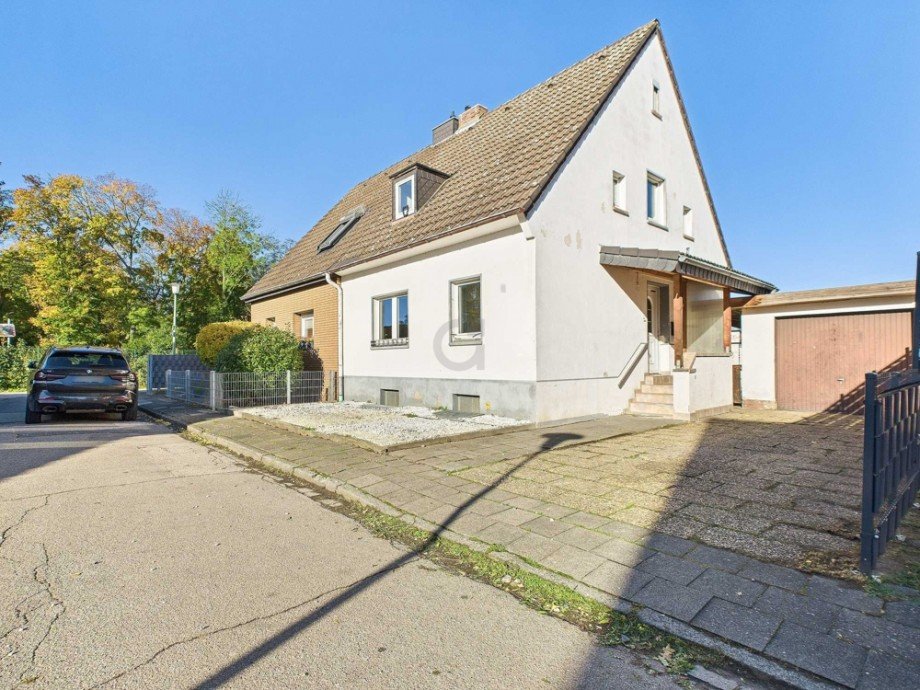 seitl. Stra�enblick Doppelhaush�lfte Kreuzau