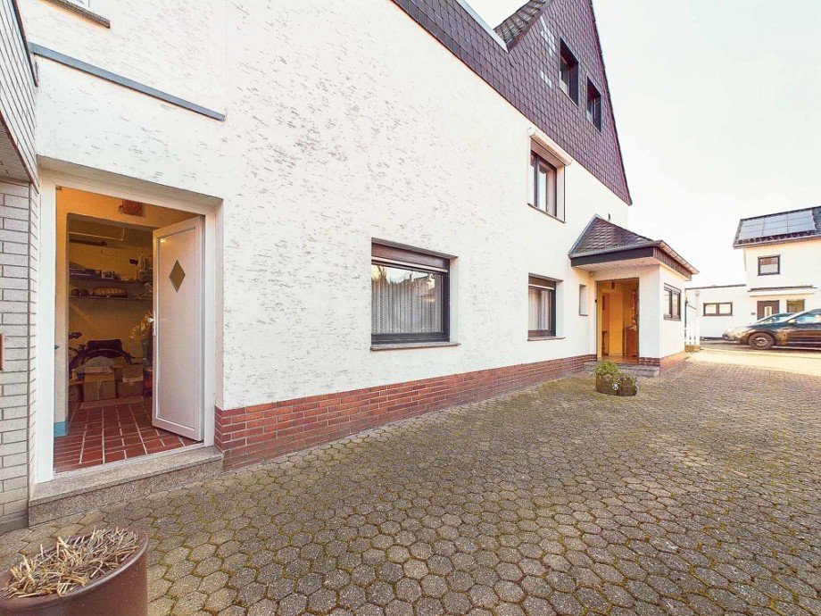 Innenhof Doppelhaush�lfte D�ren / Lendersdorf