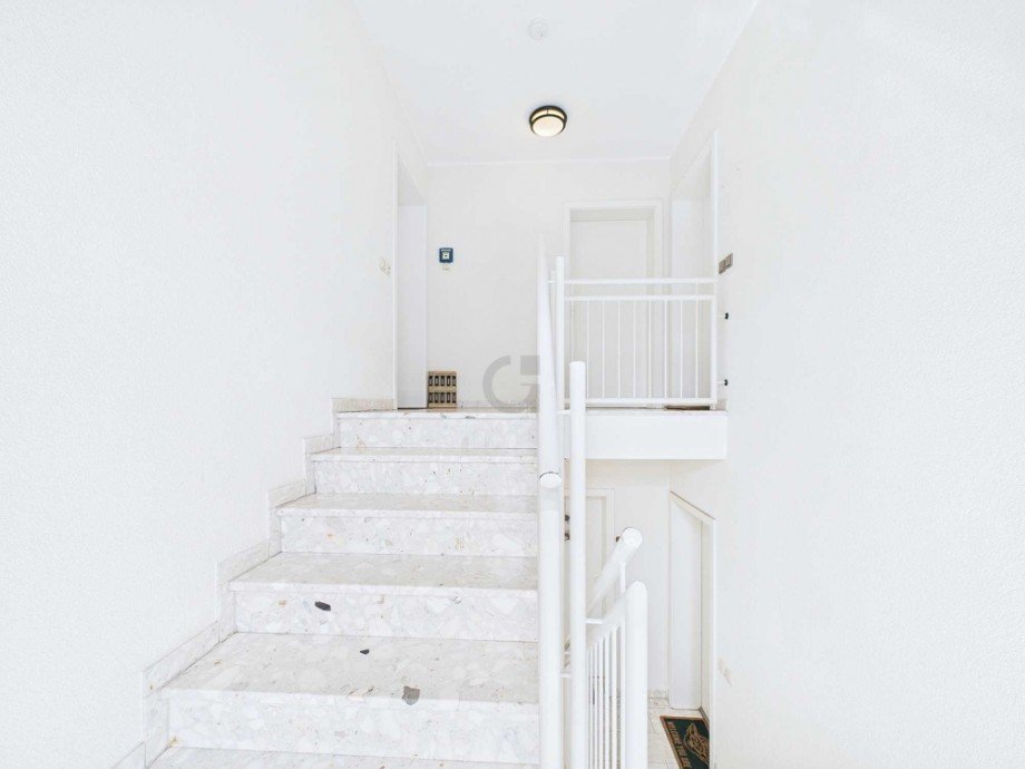 Treppenaufgang DG Maisonettewohnung Merzenich