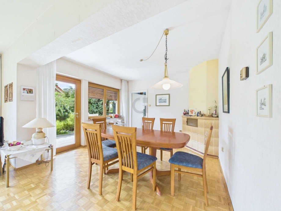 Essbereich mit Kachelofen Einfamilienhaus Kreuzau / Stockheim