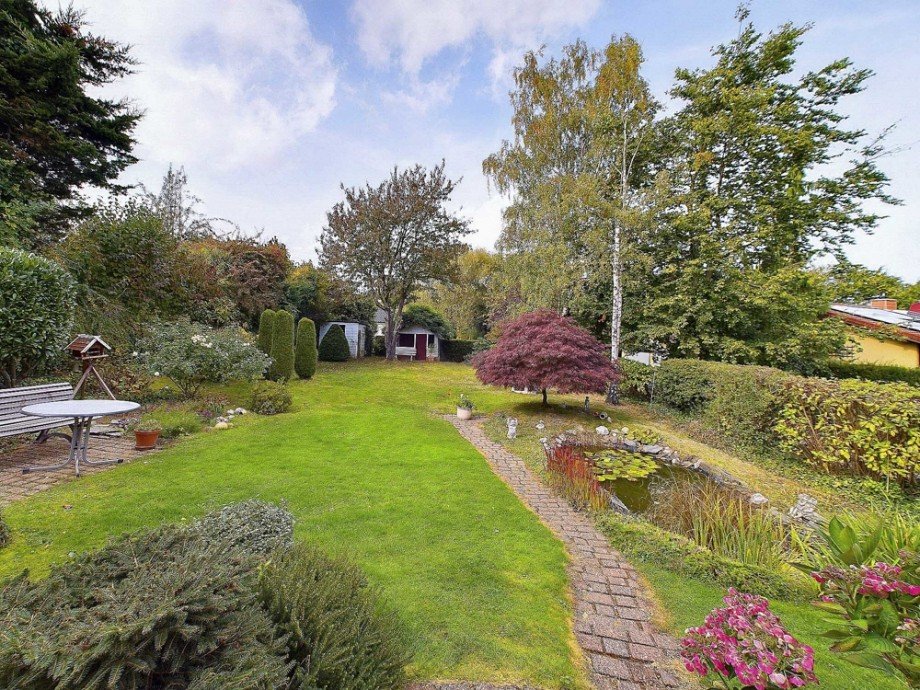 Blick in Garten vom Haus Bungalow H�rtgenwald / Stra�