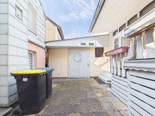 Innenhof Altbau mit vielen Anbauten und Nutzungsm�glichkeiten