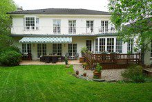 R�ckseite Leider schon verkauft !

Au�ergew�hnlich gro�z�gige Liegenschaft im Stil einer S�dstaaten-Villa