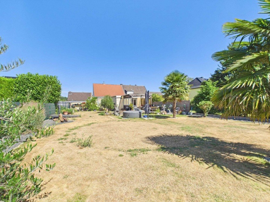 Garten Doppelhaush�lfte D�ren