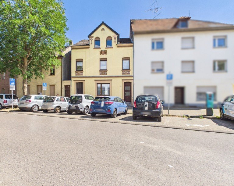 Hauptbild: Gepflegtes Wohnhaus mit 9 Zimmern, 3 B�dern, 2 K�chen - sofort frei
