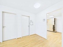 Zugang linke H�lfte Ihre neue B�ro- bzw. Praxisfl�che in Bestlage von D�ren!