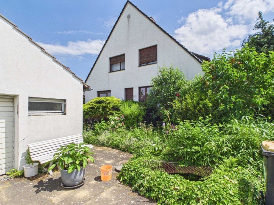Ansicht R�kfront aus Garten Einfamilienhaus Kreuzau / Stockheim