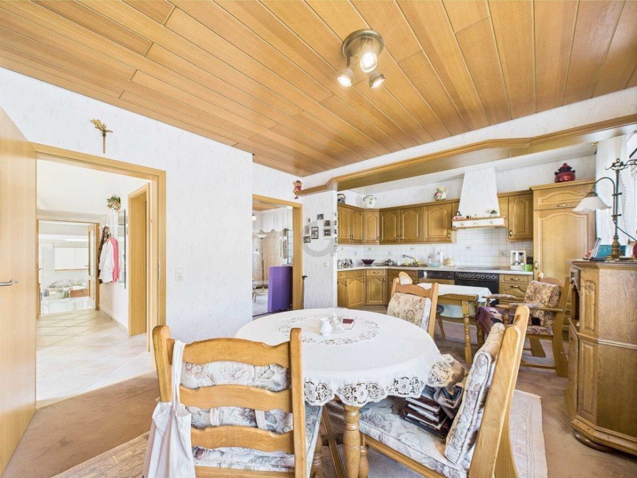 Esszimmer m. Blick zur K�che Einfamilienhaus Kreuzau / Obermaubach