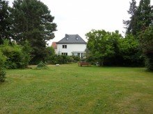Garten D�ren-Lendersdorf: Gro�z�giges Wohnhaus mit 3.800 m� Garten